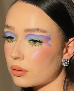 Creative Make Up Looks Art, Editorial Colorful Makeup, Maximalist Eye Makeup, Pride Looks Makeup, Fun Summer Makeup, Swirly Makeup, Trippy Makeup, Aura Makeup, Make Carnaval