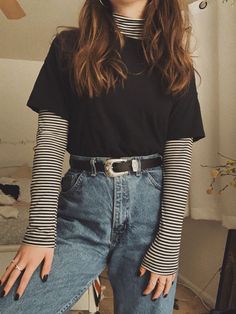 Cute Work Outfits Aesthetic, Women Hipster Outfits, Edgy Beauty Aesthetic Outfits, Sweater Cami Outfit, 90s Boho Grunge, Edgy 90s Aesthetic, Fall Jeans Work Outfit, Retro Comfy Outfits, Different Clothes Asthetics