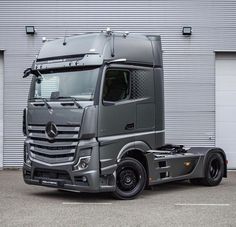 a grey truck parked in front of a building