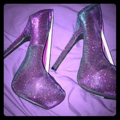 Beautiful Iridescent For A Night Out Or In. The Fit Was A Little Big For Me And I Wear 5 1/2-6. In The Right Light They Look Violet And Sparkle More In Person Than In Picture. As Always Please Know I Take Care Of My Shoes Especially The Ones Never Worn Iridescent Round Toe Heels For Party, Iridescent High Heel Party Heels, Iridescent Pointed Toe Heels For Party, Metallic Shiny Heels For Night Out, Glamorous Iridescent Heels For Evening, Metallic Shimmer Heels For Night Out, Purple Glitter High Heels, Purple Heels, Iridescent Purple