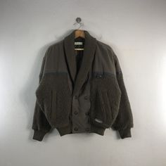 PLEASE READ DESCRIPTION BELOW BEFORE BUYING👇🏻 *ITEM:Vintage Arnold Palmer Jacket *ITEM DETAILS: 👇🏻 Please be aware that all vintage items will usually show a few signs of wear or fading due to age, but anything visible such as stains or holes, and serious flaws have been photographed.For any further information on this item please contact us and we will be happy to help. *SIZE:MEDIUM *ACTUAL SIZE MEASUREMENT: 👇🏻 *PIT TO PIT(WIDTH):25"INCHES *LENGTH(FROM SHOULDER): 25"INCHES  22&22 *ALL MEASUREMENTS ARE TAKEN WITH THE GARMENT FLAT ON THE GROUND *VIEW FULL SHOP HERE: https://www.etsy.com/shop/Tracstore *SHIPPING: (WITH ONLINE TRACKING NUMBER ) *DHL EXPRESS SHIPPING:4-6 BUSINESS DAYS *Don't Worry About Customs Tax or Fees. I usually Declare As 'Gifts' And Low Value  *ANY QUESTION WILL A Brand Outfits, Fashion Outerwear, Branded Outfits, Arnold Palmer, Outfits Fashion, Windbreaker Jacket, Collar Style, Vintage 90s, Favorite Outfit