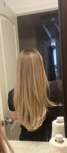 Honey Blonde Full Balayage, Long Blonde Hair No Layers, Light Layers And Face Framing, Level 8 Blonde With Highlights, Lightly Layered Long Hair, Straightened Blonde Hair, Honey Blonde Pale Skin, Low Blonde Highlights, Long Layers Long Length Hair