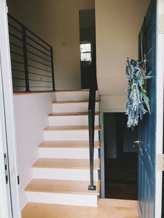 there is a plant that is on the stairs in this house and it looks like they are going up