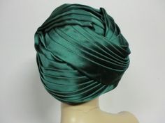 Dior 60s, Hijab Vintage, Satin Turban, Fabric Hats, Velvet Turban, Head Wrap Styles, 70s Inspired Fashion