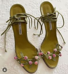 Beautiful Heels Aesthetic, Fairy Shoes Aesthetic, Women Dress Suits, Fairy Heels, Shoes Fancy, Pretty Heels, Dr Shoes, Work Coat, Classy Shoes