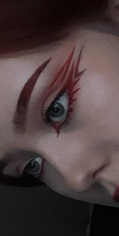 Cool Make Up Looks Creative, Graphic Makeup Eyeliner, Dramatic Eyeliner Goth, Goth Eyeliner Ideas, Sukuna Eyeliner, Edgy Eyeliner Aesthetic, Eyeliner Looks Alt, Goth Eyeliner Designs, Eyeliner Styles Aesthetic