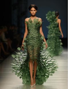 Show Dress Fashion, Nature Avant Garde Fashion, Avant Garde Fashion Couture, Fashion Activities, Fancy Gown, Extreme Fashion, Design Fails, Concept Clothing