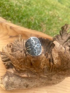 This is an adjustable Ring Made from 925 silver ( Sterling Silver) Witch's knot Silver Ring Weight: 6.7 gr Diameter: 2.3 cm Witch's Knot, Witch Knot, Serpentine Stone, Crystal Bags, Knot Ring, Phone Purse, Elegant Ring, Silver Sterling, Adjustable Ring