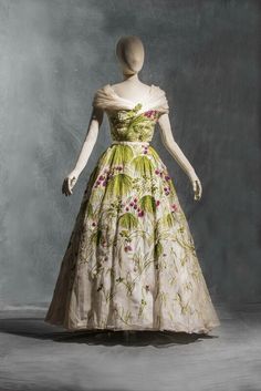 Dior Dress Elegant, Victorian Evening Dress, Charles Frederick Worth, Dior Gown, Dior Dress, Christian Dior Haute Couture, French Fashion Designers, Dior Couture, Gowns Of Elegance