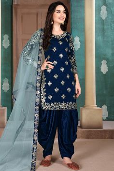 Exuding elegance and finished with perfection, this prussian blue art silk patiala suit which makes you appealing. This round neck and 3/4th sleeve garment decorated using mirror work. Available with santoon patiala salwar in prussian blue color with prussian blue net dupatta. #Patiyalasuit #Silk #USA #Andaazfashion Green Punjabi Suit, Patiala Dress, Patiyala Suit, Navy Blue Art, Punjabi Dress