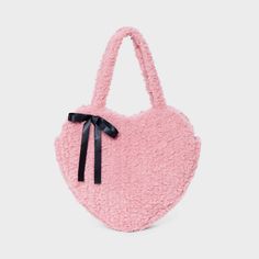 The Girls' Faux Shearling with Bow Oversized Heart Tote Bag by art class™ Pink is both stylish and functional. Featuring a soft faux shearling exterior and a charming bow accent, this oversized heart-shaped tote offers a unique and cozy look. With its spacious interior, it easily holds daily essentials, making it ideal for school, playdates or weekend outings. art class™ - One-of-a-kind looks for the one and only you. Backpack Art, Digital Wardrobe, Heart Tote Bag, Skating Aesthetic, Cute School Stationary, Velvet Headband, Pink Girly Things, Mini Bows, Feminine Aesthetic