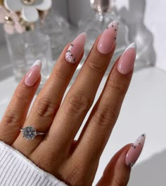 Classy Wedding Nails, Dark Pink Nails, Manicure Inspiration, Girly Acrylic Nails, Flower Nail Designs, Casual Nails, Almond Nails Designs, Vacation Nails, Round Nails