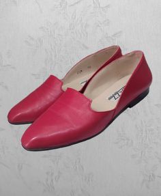 Adorable 80's bright red leather flats or loafers. These have an elegant pointed toe and a super cool shape to them in front. Low, comfortable heel. There is a bit of scuffing at the toe and heel, and some marks on the bottoms of the heels and writing on the yhe soles, but overall these look great and are ready to wear!  Made in Spain Size marked: 6.5 -- see measurements to ensure fit. Measurements are in inches.  Length of inner sole: 9 3/8" Width at ball of foot: 3 1/8" Length of outer sole: 9 5/8" Heel: 5/8" Follow @lunarhovel on instagram for new items posted every week and sale announcements!  International customers - I will not mark items as a gift on the customs form - this is illegal and I as the seller will be the one punished if found out, hence, I refuse to do this for anyone. Retro 6, Cool Shapes, Punk Goth, Comfortable Heels, Pointed Toe Flats, New Wave, Leather Flats, Ballerinas, Super Cool