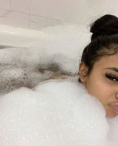 Vogue Beauty, Black Femininity, Pretty Skin Care, Pretty Skin, Body Skin Care Routine, Discord Server, Cute Selfie Ideas, Pretty Selfies, Body Skin