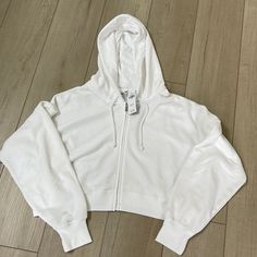 Brand New With Tags. Hollister Zip-Up Cropped Hoodie. Super Soft And Comfy. Size Large White Long Sleeve Hooded Jacket For Loungewear, Trendy Hooded Top With Cozy Fit, White Athleisure Hooded Jacket For Spring, White Trendy Hoodie With Cozy Fit, Cozy Fit Hooded Tops For Spring, Cozy Fit White Athleisure Outerwear, Comfortable Spring Hooded Top, Cozy White Hoodie Top, Cozy White Hooded Top