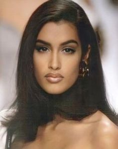 90s Brown Eyeshadow, 90s Super Model Makeup, Yasmeen Ghauri Face, 90s Model Make Up, Yasmeen Ghauri Makeup, Late 90s Makeup, 90s Runway Makeup, 90s Natural Makeup, 1990s Makeup Looks