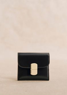 Made in our Italian workshop;Smooth leather exterior;Leather lining;Metal clasp with light gold finish;Zipped pocket and patch pocket inside. Patch pocket on back.;Weight: 115 g / 4.1 oz;Dimensions: 9 x 2 x 10,5 cm / 3.5 x 0.8 x 3.9 in