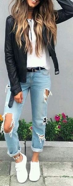 Find More at => http://feedproxy.google.com/~r/amazingoutfits/~3/BxP1z7MjApo/AmazingOutfits.page Skirt Diy, Instagram Baddie, Jackets Fashion, Looks Street Style, Short Hairstyle, Sneakers Outfit, 가을 패션