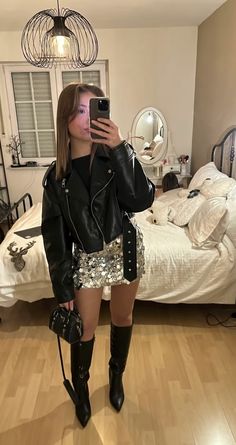 Outfits Para Bar, Outfits For A Rock Concert, Outfit New Year Party Night Out, Bday Party Outfit, Disco Outfit For Women, Party Aesthetic Outfit, Sparkly Dress Outfit, Looks Show, Sequin Skirt Outfit