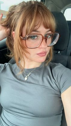 #glasses #eyeglasses #makeupoftheday Cute Big Glasses Frames, Gold Rimmed Glasses Aesthetic, Glasses Frames Ideas, 70s Glasses Aesthetic, Big Nerdy Glasses, Alt Glasses Frames, 90s Sunglasses Aesthetic, Square Frame Glasses Women