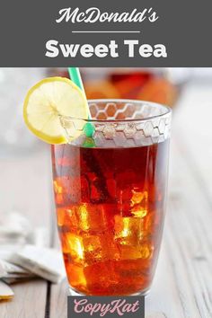 Nothing beats a cold refreshing glass of Southern sweet tea! Learn the secret to keeping iced tea from being bitter and how to make the best sweet tea with this easy McDonald's copycat recipe. Southern Iced Tea, Mcdonalds Copycat Recipes, Fast Food Drinks