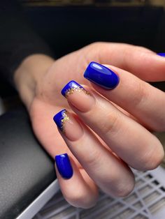 Royal Blue Nails Short Coffin, Dark Blue Chrome Nails Designs, Blue And Gold Nails Short, Nails Bleu Roi, Royal Blue Nails Acrylic Short, Blue Dress Nail Ideas, Royal Blue Almond Nails Design, Royal Blue Manicure, Short Gel Nails Blue