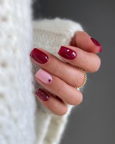 Your hairstyle for the office has to fit a lot of criteria. It has to look professional, stay out of your way, and not require constant upkeep. That’s a lot of pressure for your locks. Fortunately, there are a number of classy, office-appropriate… Burgundy Acrylic Nails, Kutek Disney, Milky Nails, October Nails, Nagel Tips, Christmas Gel Nails, Simple Gel Nails, Smink Inspiration, Makijaż Smokey Eye