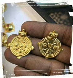 Pustelu Designs Gold, Pusthelu Designs Gold, Pustelu Designs, South Jewellery, Jewelry Knowledge, Gold Jewelry Outfits, Black Beads Mangalsutra Design, Diamond Wedding Jewelry, Gold Mangalsutra Designs