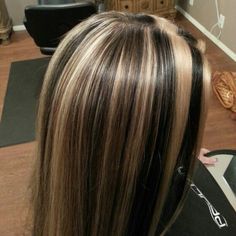 Medium Brown Hair With White Highlights, Chunky Blonde Hair Highlights, Skunk Highlights, Hair Manifestation, Lowlights And Highlights, Messy Aesthetic