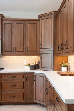 kitchen reno renovation kitchens wood wooden cabinets cabinet cabinetry drawer drawers home house new build remodel remodeling black hardware Kitchen Renovation Inspiration, Classy Kitchen, Classy Closets, Timeless Kitchen, Classic Kitchen, Kitchen Cabinets Makeover, Kitchen Cabinet Remodel, Wood Kitchen Cabinets