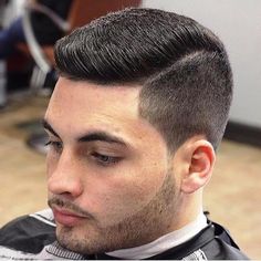 ◇ 50 mejores peinados pomp para hombre Side Cut Men, Best Undercut Hairstyles, Hairstyle Boy, Side Haircut, Side Part Haircut, Flat Top Haircut, Comb Over Haircut, Simple Hairstyle