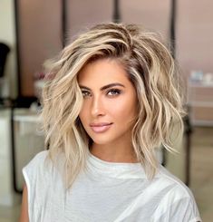 Blonde Hair With Roots, Layered Haircuts For Women, Blonde Wavy Hair, Dark Roots Blonde Hair, Human Wigs, Haircut Styles, Short Layered Haircuts