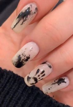 Gothic Gel Nails Short, Freehand Nail Art, Horror Nails, Nail Art Halloween, Punk Nails, Goth Nails, Grunge Nails, Dots Nails, Halloween Nail Designs