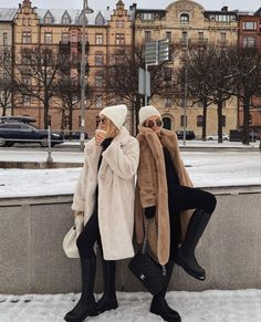 Winter Mode Outfits, New York Outfits, Rabbit Fur Coat, Long Overcoat, Snow Outfit, Women Overcoat, Belted Coat, Winter Mode