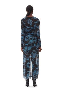 This Blue Printed Mesh O-neck Ruched Long Dress is designed for a form-fitting silhouette and features a round neckline, long sleeves and a high slit at the back. The dress has a black and blue floral graphic print, and ruching at the front, back and sides. 91% recycled polyester, 9% elastane Lining composition: 100% Recycled Polyamide Round neckline Long sleeves High slit at the back Ruching at the front, back and sides Made in: China London Wonders, The Frye Company, Swim Brands, Floral Graphic, Knit Skirt, Knit Jacket, Mesh Dress, Thom Browne, Blazer Coat