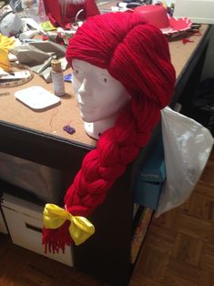 Wool Yarn Wig tutorial – Erika Parra Jesse Toy Story Costume, One Side Braid, Jessie Toy Story Costume, Jesse Toy Story, Braid Looks, Elsa Wig, Wig Tutorial, Toy Story Halloween, Yarn Wig