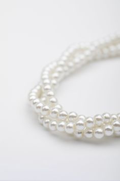 This sumptuous piece of jewelry features a retro-elegant yet slightly modern style that complements the lavish garments, reminiscent of the roaring 1920s. Features: Lustrous imitation pearls Minimalist design 69 inch / 175cm long Pearl size: 8mm in diameter Classic Multi-strand Pearl Necklace For Party, 1920 Accessories, Roaring 20s Jewelry, 20s Jewelry, Roaring 1920s, 1920s Jewelry, Your 20s, Roaring 20s, Faux Pearl Necklace