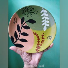 Plate art wall art home decor Areca Leaf Plate Painting, Painting On Paper Plates, Disposable Plates Diy Craft Ideas, Square Plate Painting Ideas, Clay Plate Painting Ideas, Dish Painting, Mexico Pottery, Plate Painting, Diy Pottery Painting