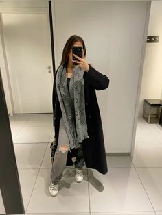 Trenchcoat Outfits, Outfit Zara Drip, Mantel Outfit, Fit Checks, Abaya Outfit, Zara Style, Coat Fits, Sixth Form