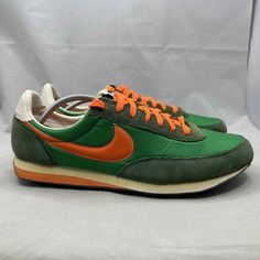 Excellent used condition Men’s Size 13 US All our shoes are carefully packaged and ships within 24hrs M-F Bin 666 Nike Elite, Retro Sneakers, Green Orange, Green And Orange, Size 13, Athletic Shoes, Retro Vintage, Men's Shoes, Shoe Accessories