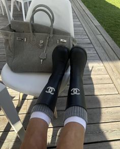 Chanel Rain Boots, Chanel Boots, Shoe Inspo, Sporty And Rich, Winter Fits, Pretty Shoes, Dream Shoes, Mode Inspiration, Boots Outfit