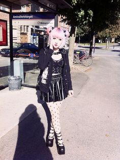 Creepy Cute Fashion, Gothic Kawaii, September Outfits, Arte Punk, Tokyo Street Fashion, Hipster Grunge, Pastel Goth Fashion