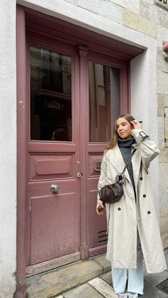 Outfits Invierno Frio, Ootd Frio, Professional Dress Code, Spanish Outfits, Nyc Fits, Outfit Primavera, Uni Outfits, T Dress, Stockholm Fashion