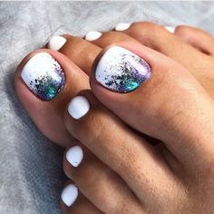 Pedicure Ideas With Glitter, March Toenails Ideas, Toenail Paint Ideas, March Toe Nails Ideas, Summer Nail And Toe Ideas, Pedicure Designs Winter, Mexico Pedicure Ideas, Simple Pedicure Ideas Toenails, Vacation Toe Nails Beach Mexico