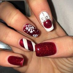 Christmas Nail Art Easy, Couture Nails, Glitter Manicure, Essie Gel Couture, Gel Couture, Essie Gel, Christmas Nail Art Designs