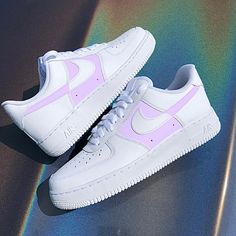 These are Lilac Air Force 1's. They are in a color block style. *Items may vary slightly as each pair is handmade with love 💜 *Item may be changed to an equivalent size such as boys/mens, depending on inventory. Please refer to sizing chart for reference. 💜 *I do not offer returns or exchanges on custom items because each one is made specially for you  *if there is a shoe default, whether from myself or after purchase, I do offer free fixes on any custom item💜 *I strive for the best customer service possible so please feel free to reach out to me with any concerns and I will work to get you the best result, because without you, this isn't possible     -Stay SimplyUncustomary Painted Forces, Shoe Customs, Zapatillas Nike Air Force, Black Air Force 1, Sneakers Jordans, Custom Kicks, Dr Shoes, Basket Style, Air Force 1 Custom