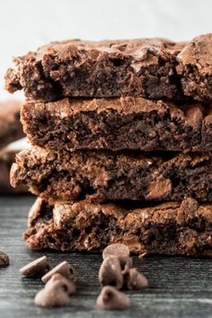 a stack of cookies and chocolate chips sitting on top of a table