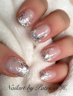 Silver Glitter Christmas Nails, White Silver Christmas Nails, Silver And White Christmas Nails, Silver Xmas Nails, Christmas Nails Silver, Silver Holiday Nails, Happy New Year Nails, Christmas Toenails Pedicures, New Year Nails Design 2024 Short