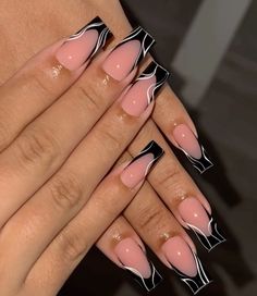 Dark Nail Designs Square, Line Work Nail Designs, Receptionist Nail Ideas, Sqared Nail, Short Birthday Nail Designs, Black Minimalist Nails, Short Baddie Nail Designs, Black Square Nails Design, Black Nail Designs Square