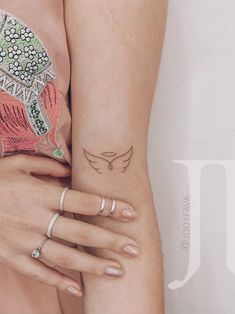 Think Tattoo, Tato Minimal, Tattoo Placements, Tato Henna, Tattoo Zeichnungen, Men Tattoos, Wing Tattoo, Inspiration Tattoos, Disney Tattoo